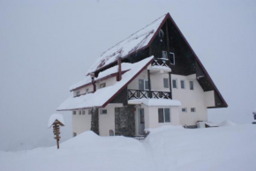  Snow House  Гудаури